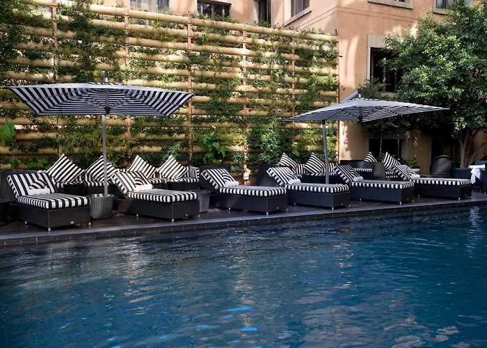 DAVINCI Hotel on Nelson Mandela Square